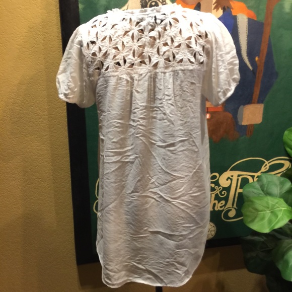 White eyelet cutout embellished Top Short sleeve beaded Hi Lo Hem Feminine - Picture 3 of 7